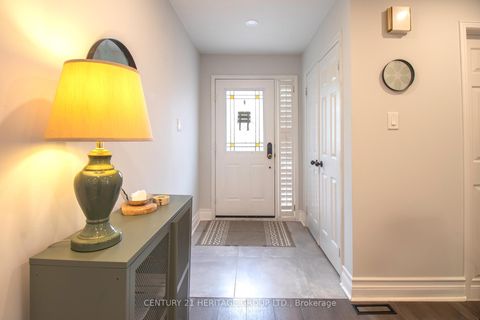 Photo 5 at 27 Charing Crescent, Aurora Highlands, Aurora