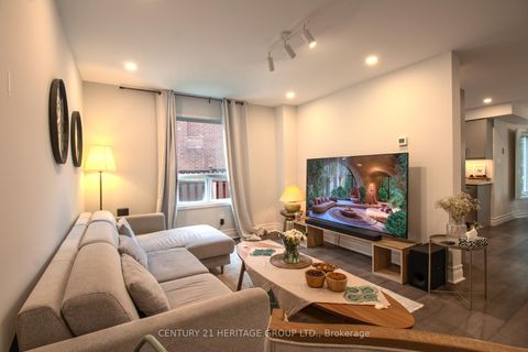 Photo 13 at 27 Charing Crescent, Aurora Highlands, Aurora