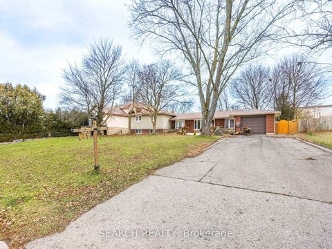 Photo 2 at 41 Hamilton Drive, Leslie Valley, Newmarket