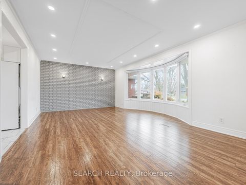 Photo 4 at 41 Hamilton Drive, Leslie Valley, Newmarket