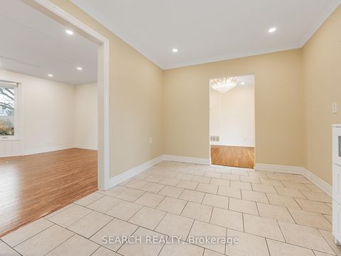 Photo 17 at 41 Hamilton Drive, Leslie Valley, Newmarket