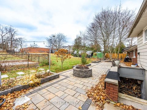 Photo 28 at 41 Hamilton Drive, Leslie Valley, Newmarket