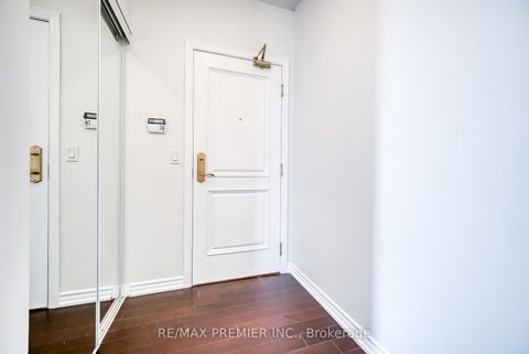 Photo 6 at 614 - 9225 Jane Street, Maple, Vaughan