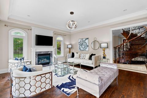 Photo 4 at 221 Elmwood Avenue, Willowdale East, Toronto