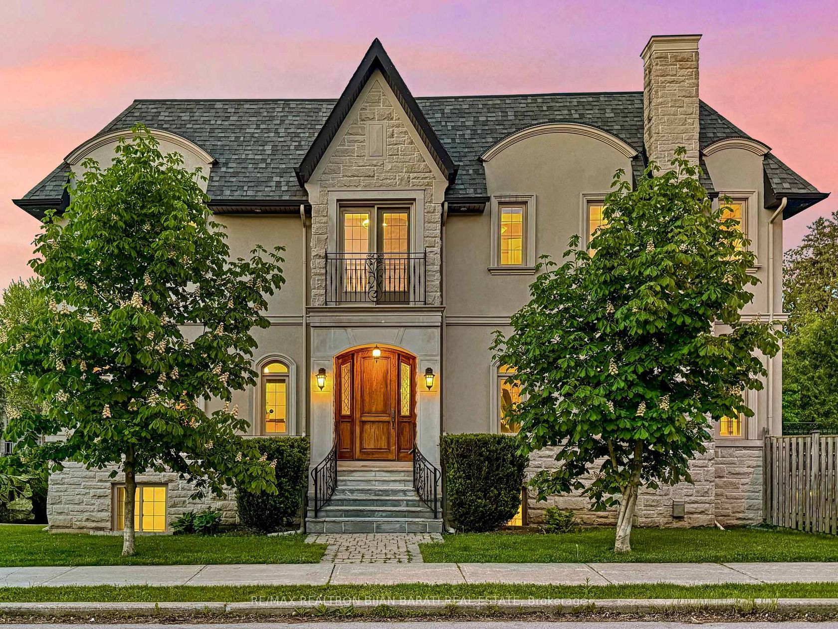 221 Elmwood Avenue, Willowdale East, Toronto 