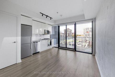 Photo 9 at 708 - 458 Richmond Street W, Waterfront Communities C1, Toronto