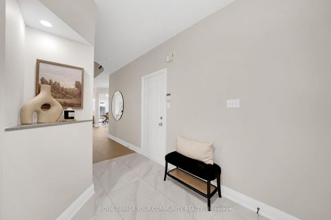 Photo 7 at 47 Thicket Trail, Vellore Village, Vaughan
