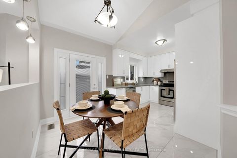 Photo 17 at 47 Thicket Trail, Vellore Village, Vaughan