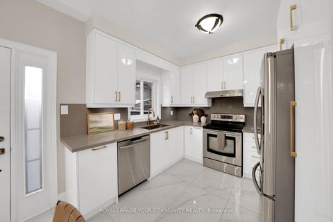 Photo 18 at 47 Thicket Trail, Vellore Village, Vaughan