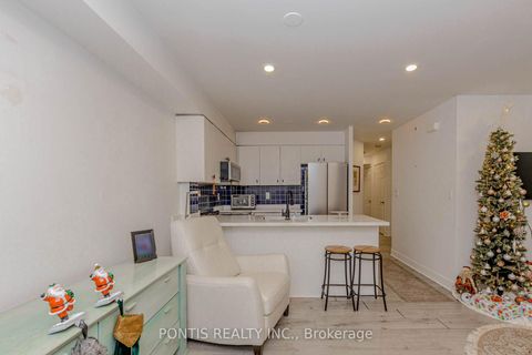 Photo 14 at 144 - 415 JARVIS Street, South St. James Town, Toronto