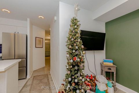 Photo 22 at 144 - 415 JARVIS Street, South St. James Town, Toronto