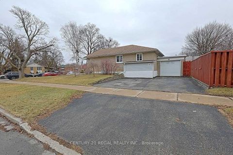 Photo 2 at 9 Guiness Avenue, Clairville, Toronto