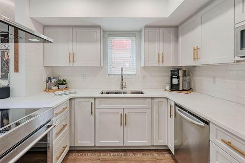 Photo 3 at 113 - 40 Merchant Lane, Dufferin Grove, Toronto