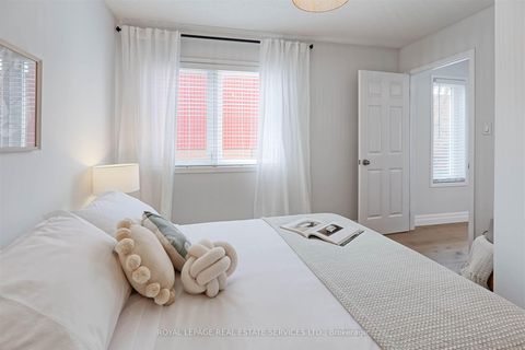 Photo 13 at 113 - 40 Merchant Lane, Dufferin Grove, Toronto