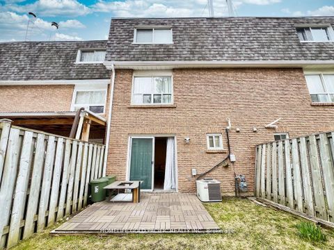 Photo 6 at 11 - 42 Stonehill Court, L'Amoreaux, Toronto