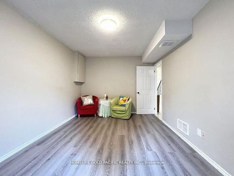 Photo 9 at 11 - 42 Stonehill Court, L'Amoreaux, Toronto