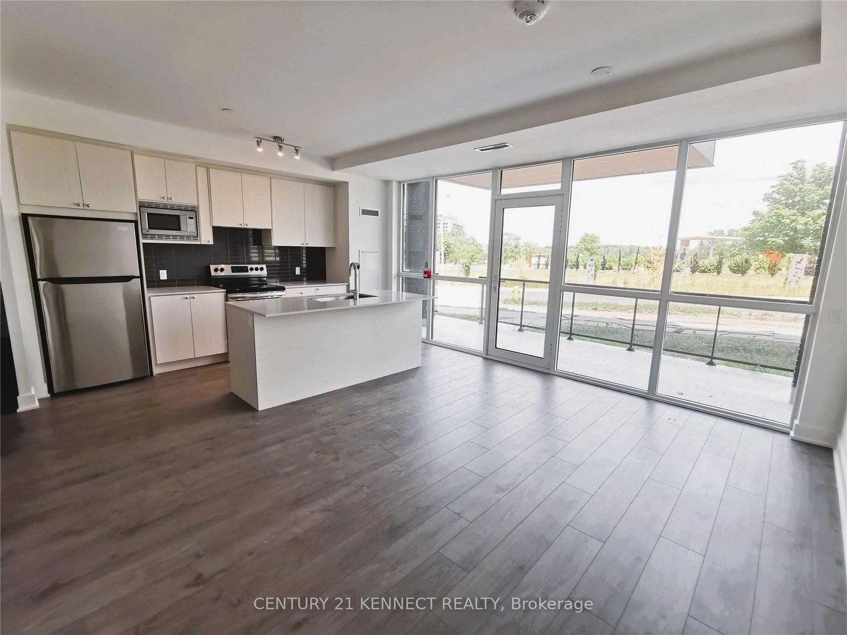 TH 3 - 60 George Butchart Drive, CFB, Toronto 