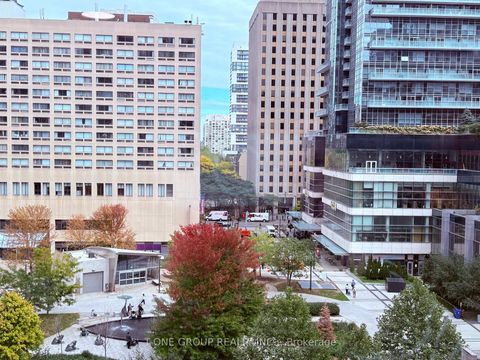 Photo 2 at 605 - 761 Bay Street, Bay Street Corridor, Toronto