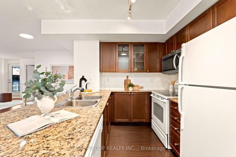 Photo 7 at 605 - 761 Bay Street, Bay Street Corridor, Toronto