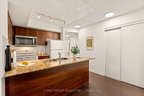 Photo 8 at 605 - 761 Bay Street, Bay Street Corridor, Toronto