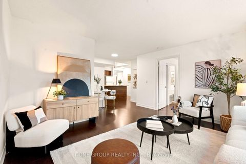 Photo 12 at 605 - 761 Bay Street, Bay Street Corridor, Toronto