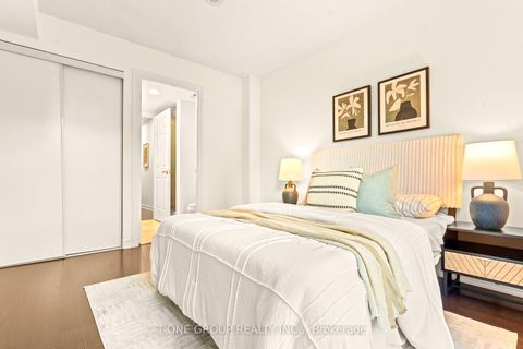 Photo 21 at 605 - 761 Bay Street, Bay Street Corridor, Toronto