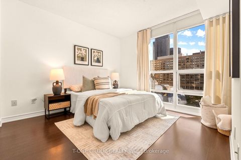 Photo 22 at 605 - 761 Bay Street, Bay Street Corridor, Toronto