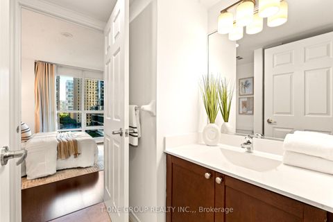 Photo 24 at 605 - 761 Bay Street, Bay Street Corridor, Toronto