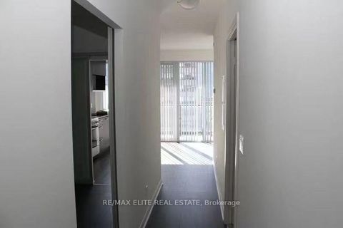 Photo 1 at 805 - 435 Richmond Street W, Waterfront Communities C1, Toronto