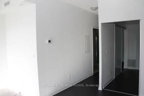 Photo 5 at 805 - 435 Richmond Street W, Waterfront Communities C1, Toronto