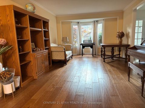 Photo 4 at 15 Timpson Drive, Aurora Highlands, Aurora