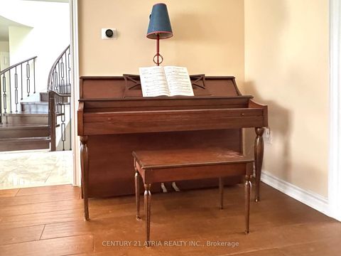 Photo 5 at 15 Timpson Drive, Aurora Highlands, Aurora