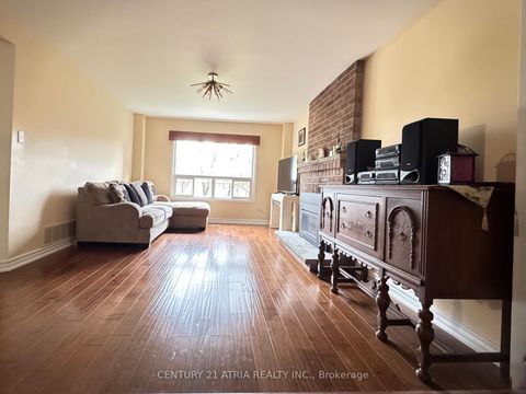 Photo 7 at 15 Timpson Drive, Aurora Highlands, Aurora