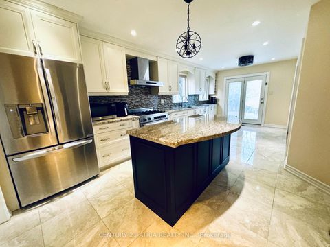 Photo 10 at 15 Timpson Drive, Aurora Highlands, Aurora