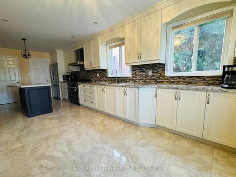 Photo 11 at 15 Timpson Drive, Aurora Highlands, Aurora