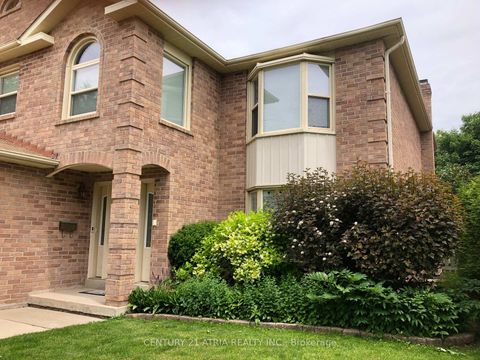 Photo 34 at 15 Timpson Drive, Aurora Highlands, Aurora