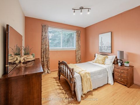 Photo 12 at 19 Pylon Place, Old Rexdale, Toronto