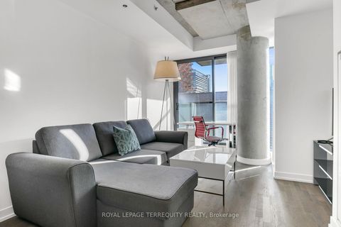 Photo 1 at 523 - 560 King Street W, Waterfront Communities C1, Toronto