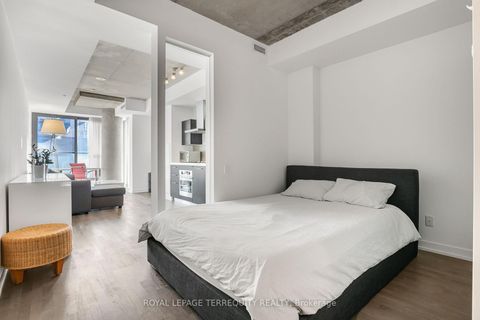 Photo 11 at 523 - 560 King Street W, Waterfront Communities C1, Toronto