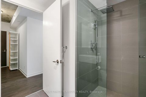 Photo 18 at 523 - 560 King Street W, Waterfront Communities C1, Toronto