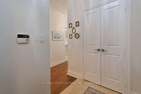 Photo 5 at 113 - 25 Earlington Avenue, Kingsway South, Toronto