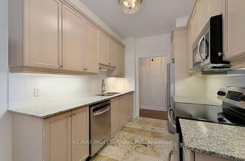 Photo 15 at 113 - 25 Earlington Avenue, Kingsway South, Toronto
