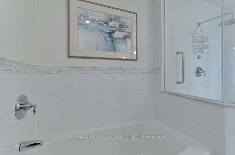Photo 24 at 113 - 25 Earlington Avenue, Kingsway South, Toronto