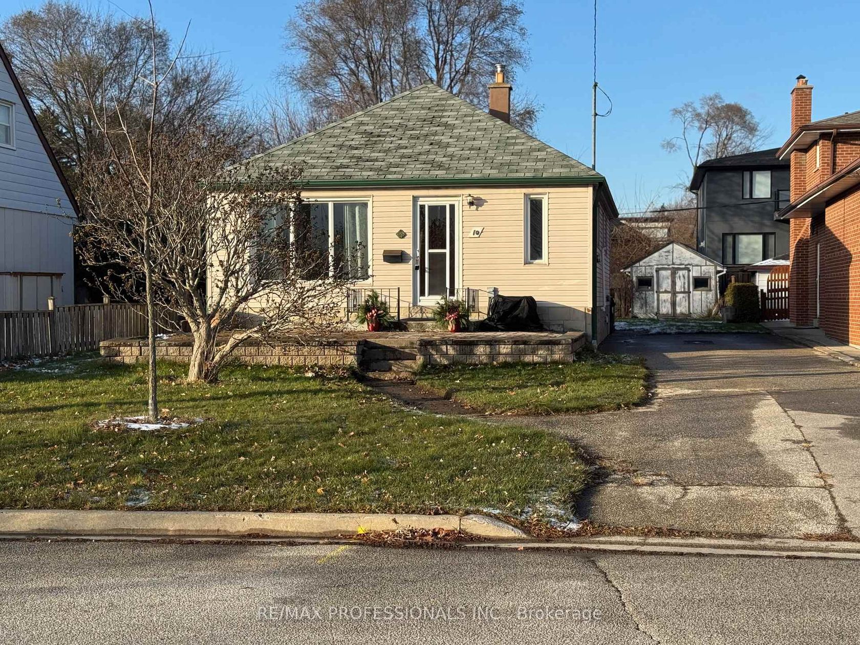 10 Avalon Road, Alderwood, Toronto 