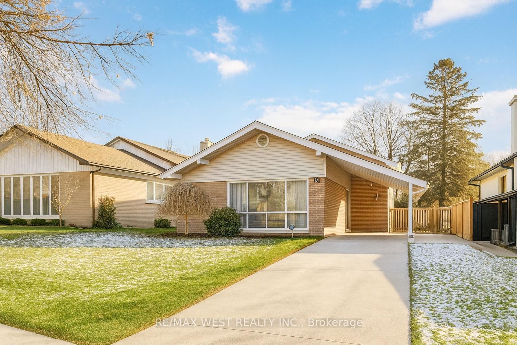 5 Henley Crescent, Kipling, Toronto 