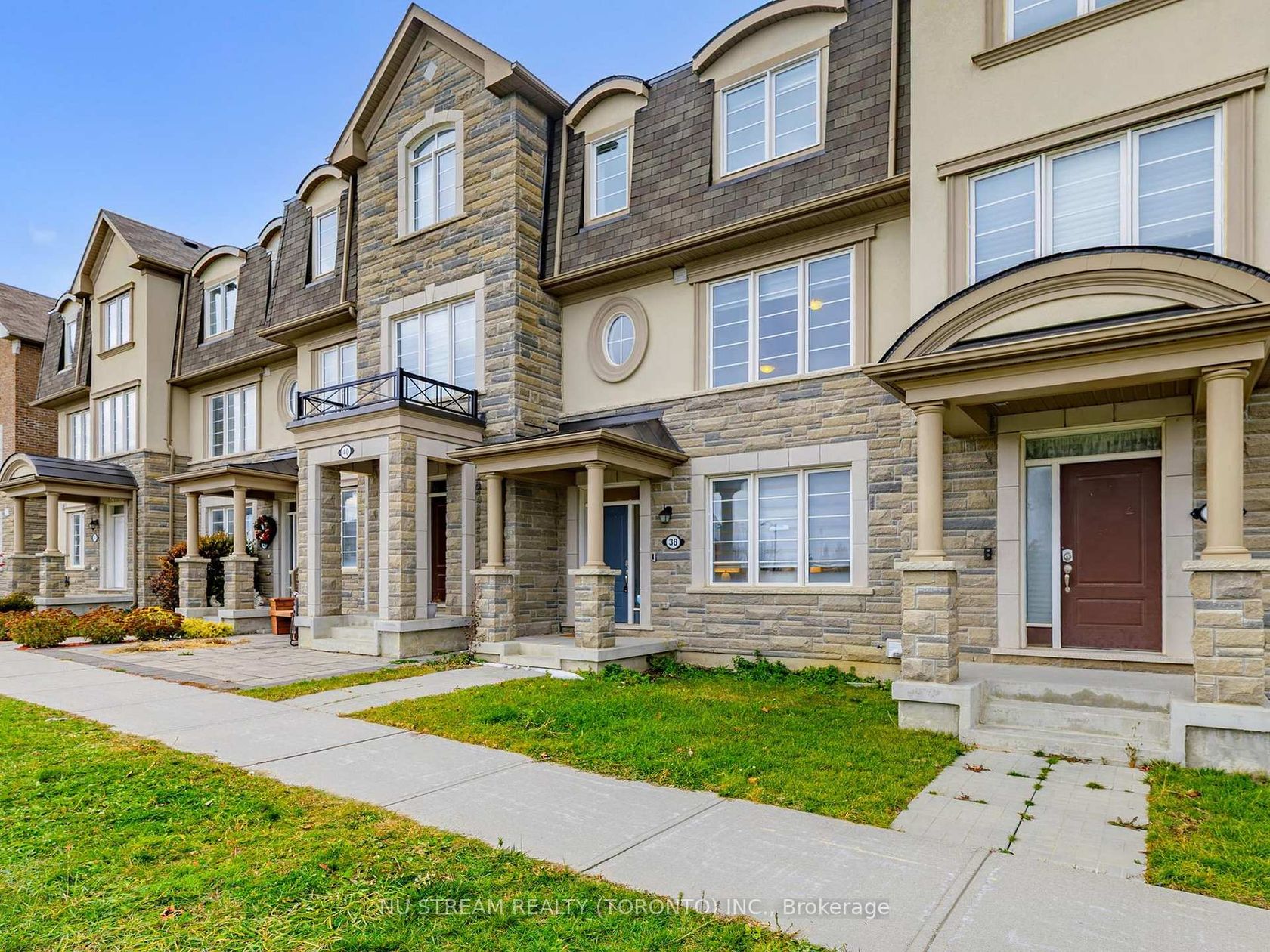 38 WILLIAM F.BELL Parkway, Rural Richmond Hill, Richmond Hill 