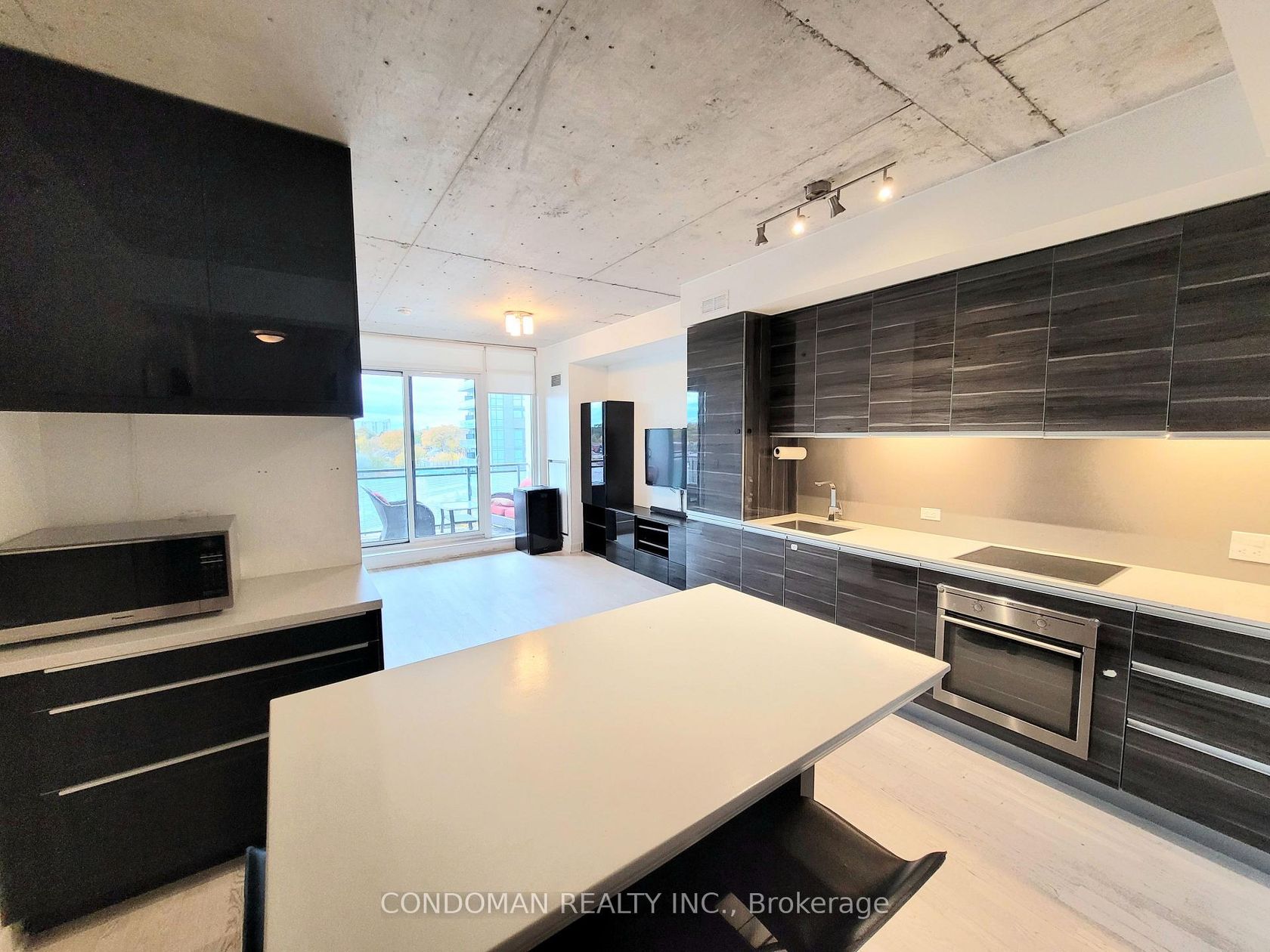 618 - 20 Minowan Miikan Lane, Little Portugal, Toronto 