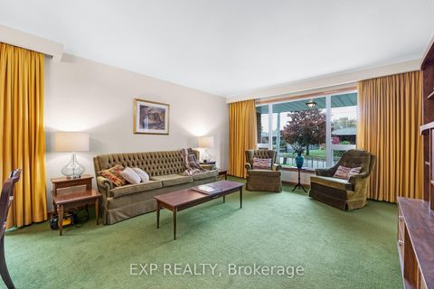 Photo 5 at 28 Aviemore Drive, Humber Summit, Toronto