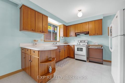 Photo 11 at 28 Aviemore Drive, Humber Summit, Toronto