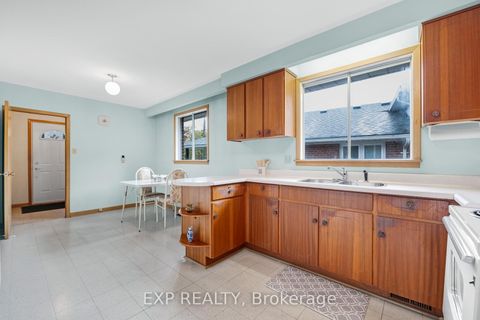 Photo 12 at 28 Aviemore Drive, Humber Summit, Toronto